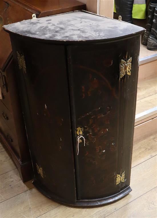 An 18th century lacquer bowfront hanging corner cabinet H.92cm